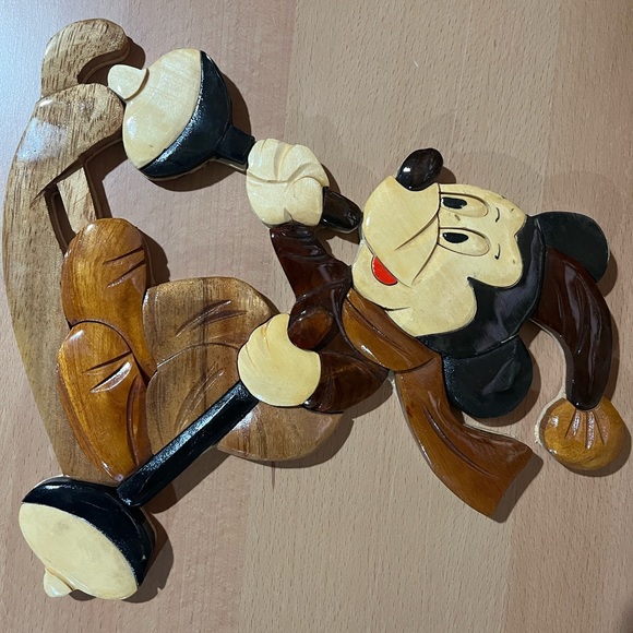 Mickey Mouse made out of wood skiing - Picture 2 of 8